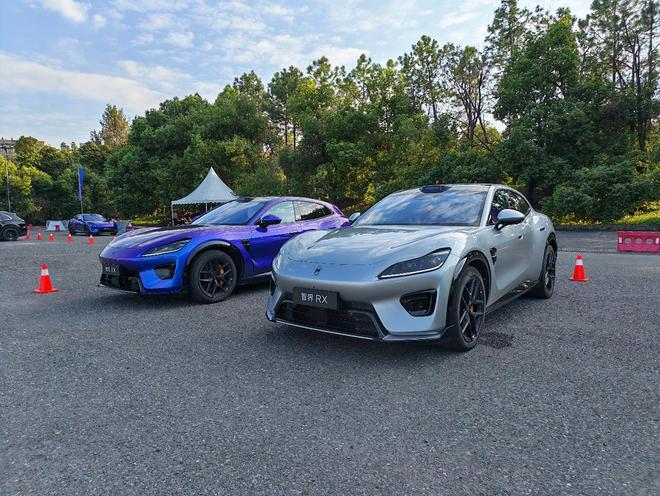 搭载四激光雷达/中大型轿跑SUV 智界RX上市售25.98万起(图12)