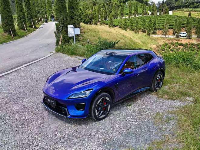 搭载四激光雷达/中大型轿跑SUV 智界RX上市售25.98万起(图3)