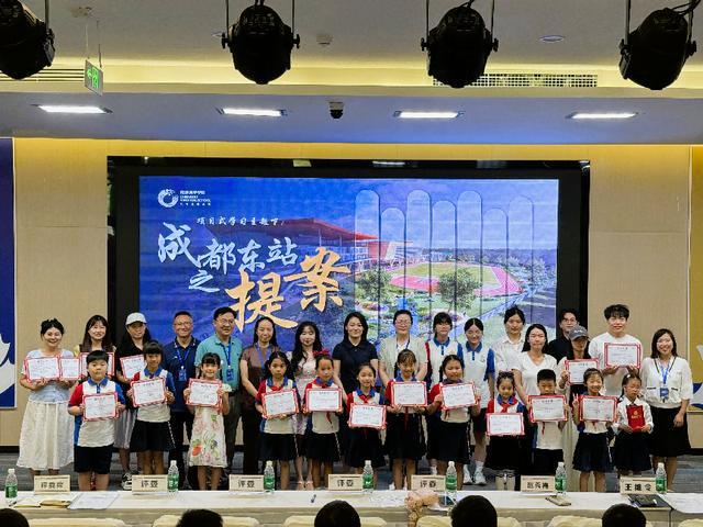 少年智献东站，青春礼赞祖国，成都英华学校开启一场特别的对话会(图5)