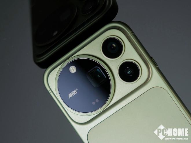 不止是旗舰手机！荣耀Magic9 Pro Max口袋电影神器(图2)