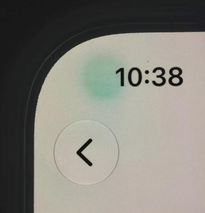 iPhone18 Pro首发翻车汇总：死机、绿斑、掉漆、断网，万元新机竟成开盲盒？(图2)