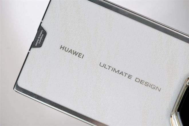最强麒麟芯 + 展翼新折叠!华为 Mate XT 2 非凡大师全面评测:便携大屏兼顾,三折叠走向日常(图5)