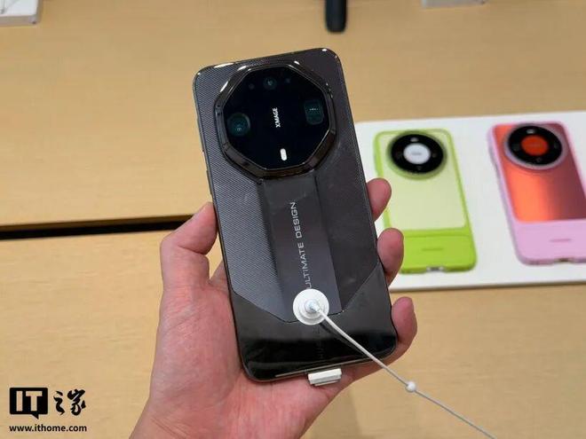华为Mate 90系列真机开箱!上有“巨炮”,下有“百宝箱”(图13)
