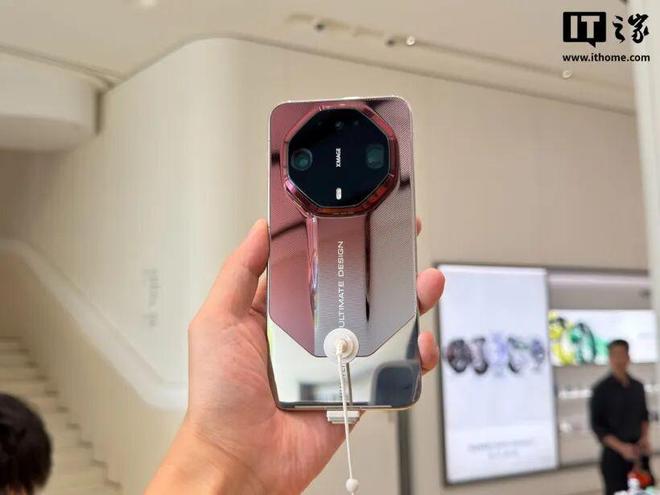 华为Mate 90系列真机开箱!上有“巨炮”,下有“百宝箱”(图15)