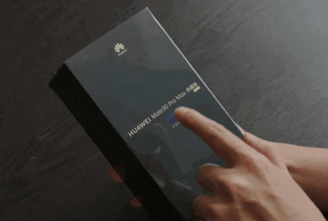 华为Mate 90系列真机开箱!上有“巨炮”,下有“百宝箱”(图16)