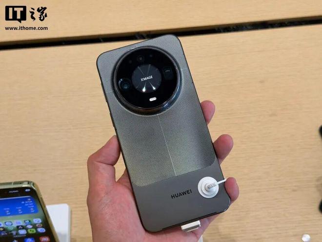 华为Mate 90系列真机开箱!上有“巨炮”,下有“百宝箱”(图8)