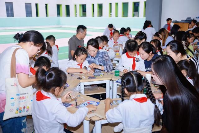 献礼国庆丨“中国红”点亮成都校园,少年这样告白祖国(图15)