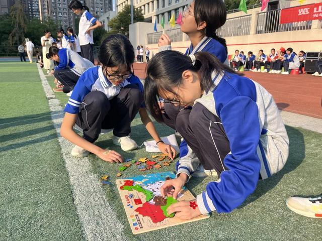 献礼国庆丨“中国红”点亮成都校园,少年这样告白祖国(图16)