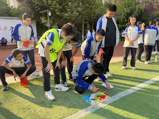 献礼国庆丨“中国红”点亮成都校园,少年这样告白祖国(图17)