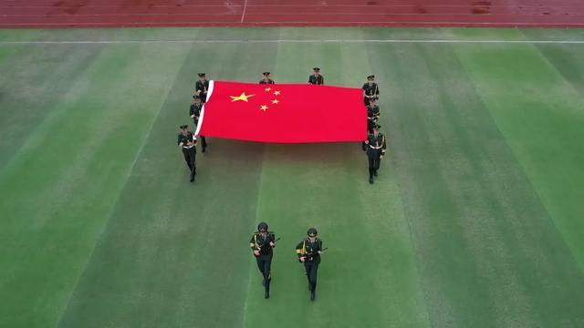 献礼国庆丨“中国红”点亮成都校园,少年这样告白祖国(图6)