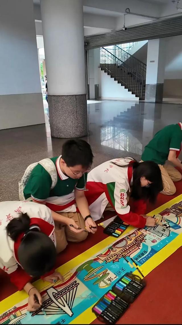 献礼国庆丨“中国红”点亮成都校园,少年这样告白祖国(图10)