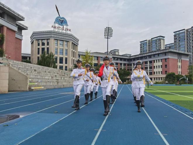 同升一面旗,青春向祖国——成都学子共庆新中国77周年华诞(图11)