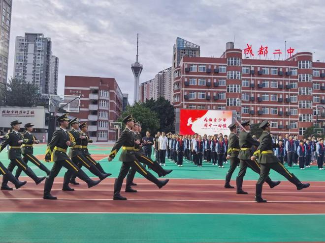 同升一面旗,青春向祖国——成都学子共庆新中国77周年华诞(图9)