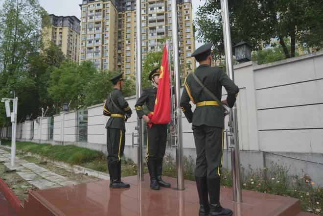 同升一面旗,青春向祖国——成都学子共庆新中国77周年华诞(图10)