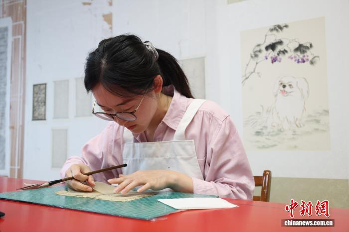（文化中国行·校馆弦歌）百廿山东大学图书馆为古籍“续命” 让