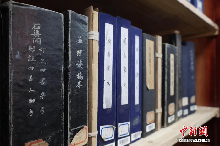 （文化中国行·校馆弦歌）百廿山东大学图书馆为古籍“续命” 让文脉流传(图2)