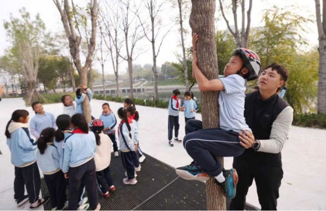 学生急需奔跑，为何学校却不敢动？(图2)