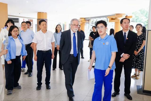 全英文“硬核”对话诺奖得主！成都娃和成都家长，全程高能(图8)