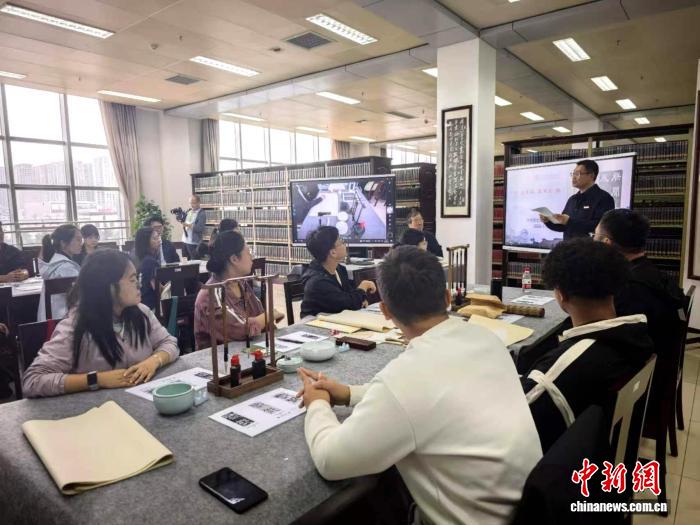 （文化中国行·校馆弦歌）陕师大图书馆：以藏化人续文脉，以墨传道铸师心(图1)