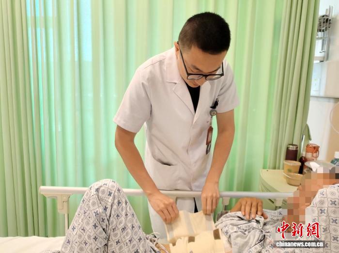 急诊普外科的假日坚守：开辟绿色通道 为急腹症患者抢生机(图2)