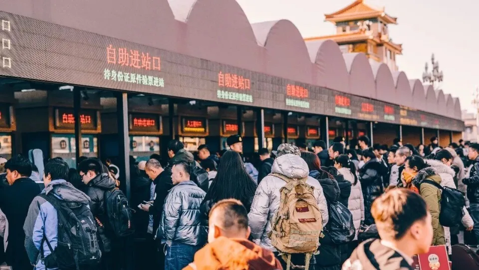 国庆出游用AI，第一批人已经被坑惨了