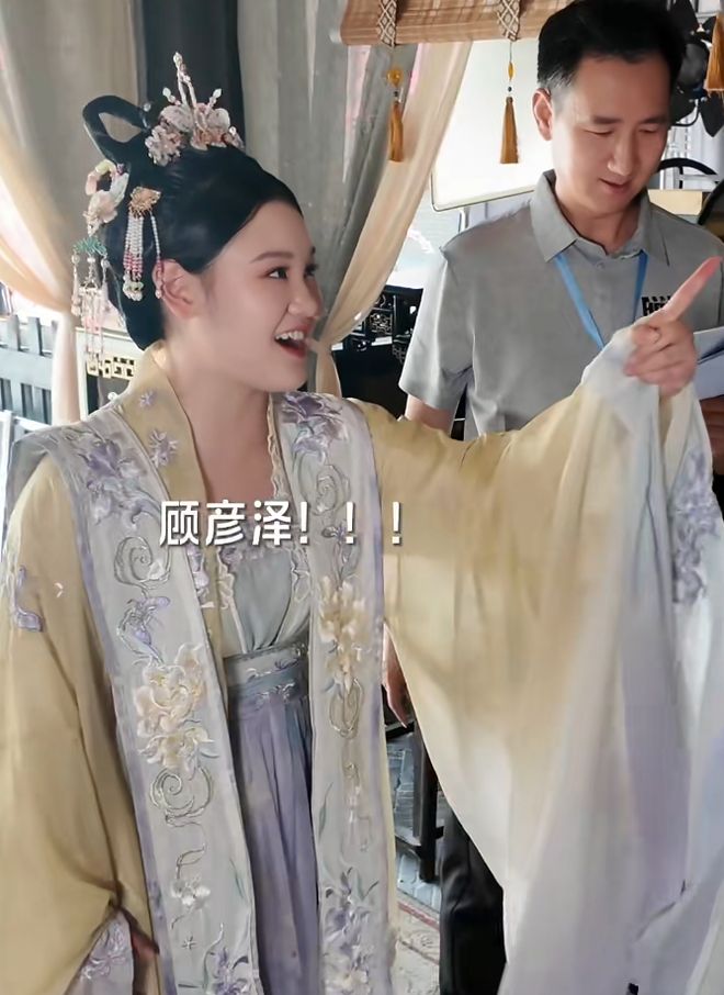 国庆假期，有多少打工人在横店“扇巴掌”？(图2)