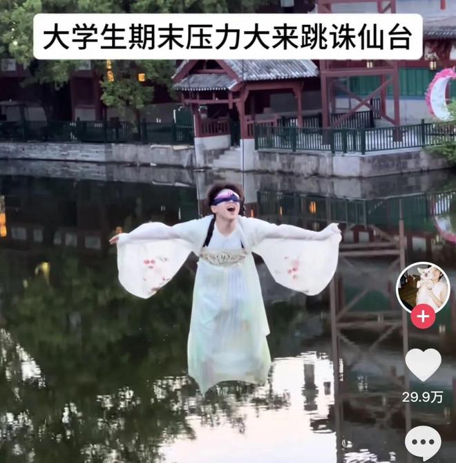国庆假期，有多少打工人在横店“扇巴掌”？(图8)