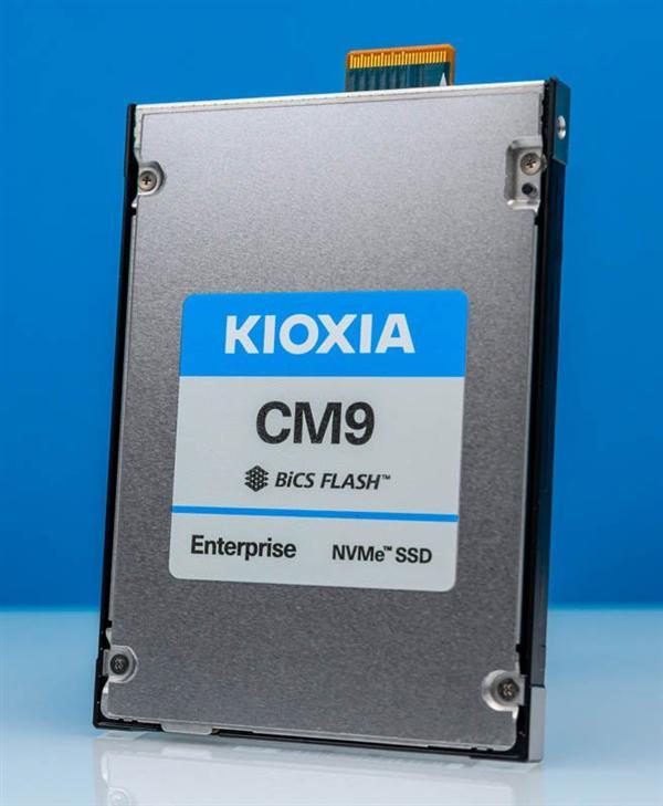 读取飙至14800 MB/s！铠侠推出CM9-R企业级固态硬盘：原生支持双端口防断连(图2)