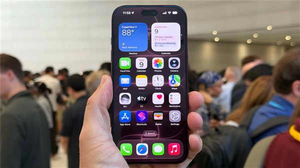 无缘真全面屏！iPhone 20挖孔还在：灵动岛+四曲面设计(图3)