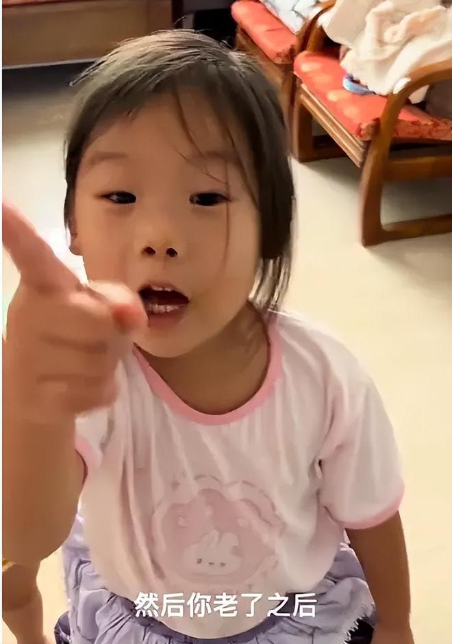 “不如掐死”，女儿说出这种话，家长还炫耀，网友怒怼：能说出这