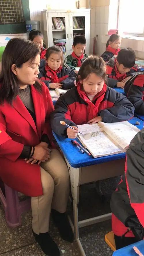 中学要求家长到校轮值延时晚自习，“必须是学生父母”；校方：自愿参加；当地教育局做出回应(图2)