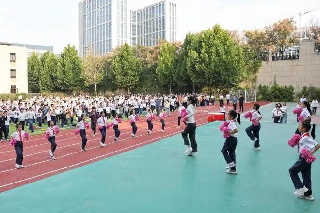 秋色漫峰峦 少年共登攀 | 济南望岳路小学首届“大手拉小手”