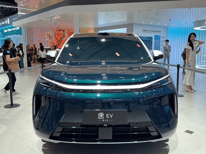 比亚迪第三代唐内饰发布 两种风格/巨幕屏最抢眼(图4)