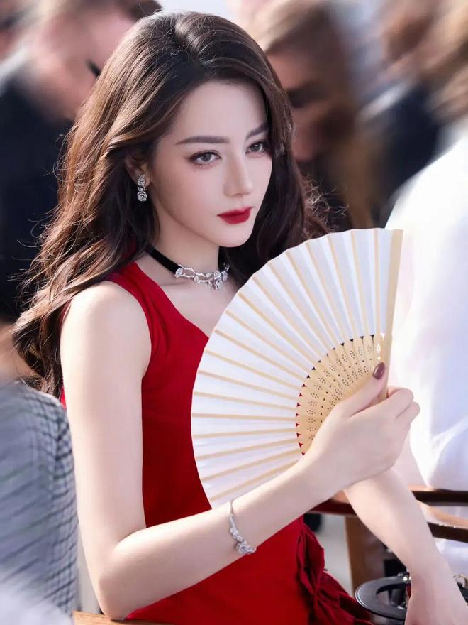 秀场如战场,女明星重妆出击(图8)