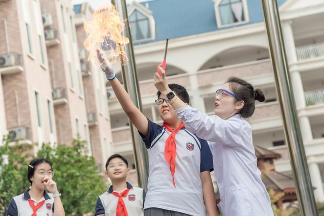 当AI什么都会，成都这所学校决定先保护一件事：好奇心(图5)