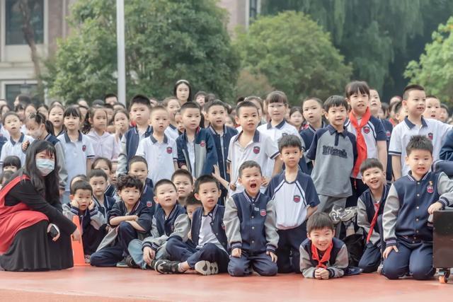 当AI什么都会，成都这所学校决定先保护一件事：好奇心(图8)
