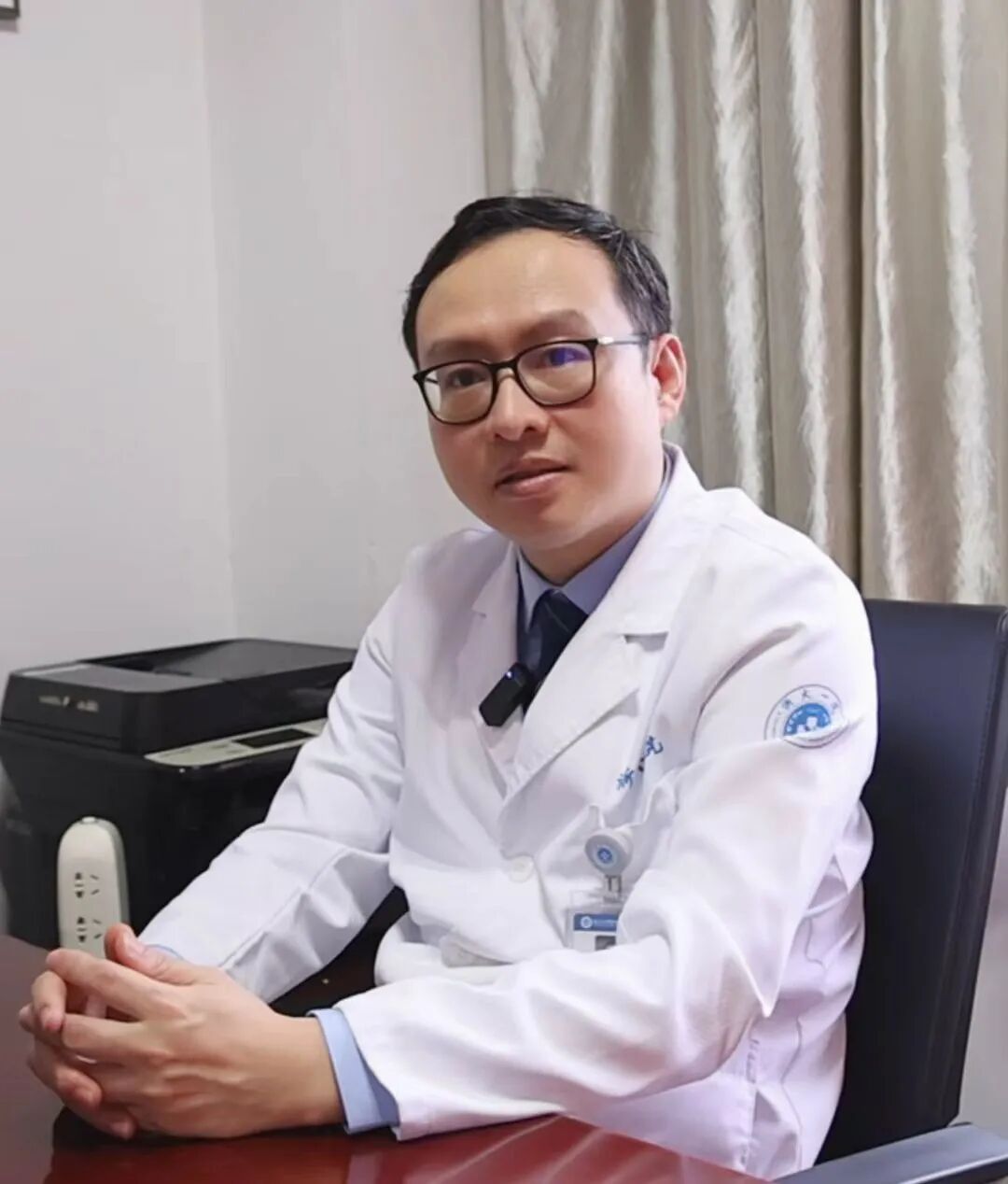 AI短剧台词“吃了不烧心”刷屏，“不烧心”就是好食材吗？医生一句话戳破：两码事(图1)