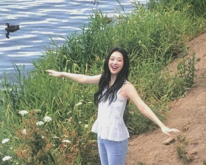 雪莉离开7年后，被改变的女孩们
