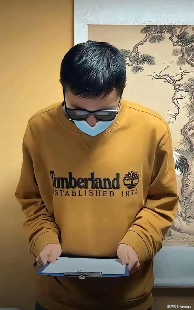 数典忘祖！中国留学生在课堂上身披旭日旗，本人道歉毫无悔意(图5)