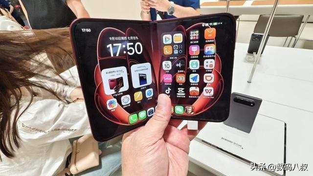 小米 18 Fold 销量破 10 万台！国产横向折叠爆发，万元折叠屏不再冷门(图3)