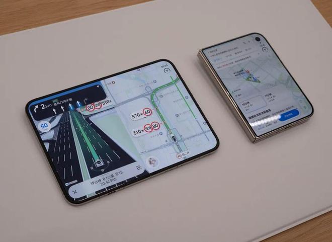 我用 iPhone Duo 刷小红书、淘宝、飞书，发现作用不只是装「阔」(图2)