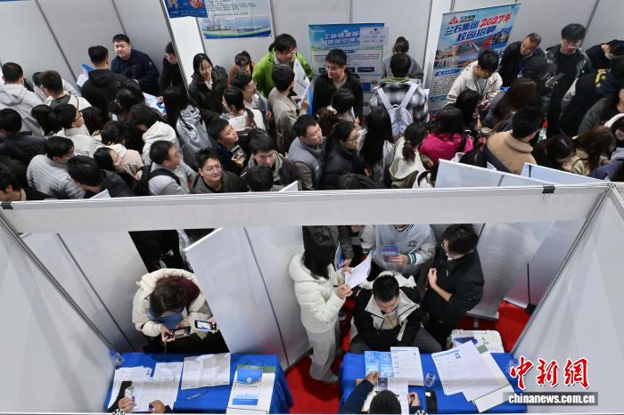 吉大秋季双选会：1100余家企业携4.5万岗位揽才(图3)