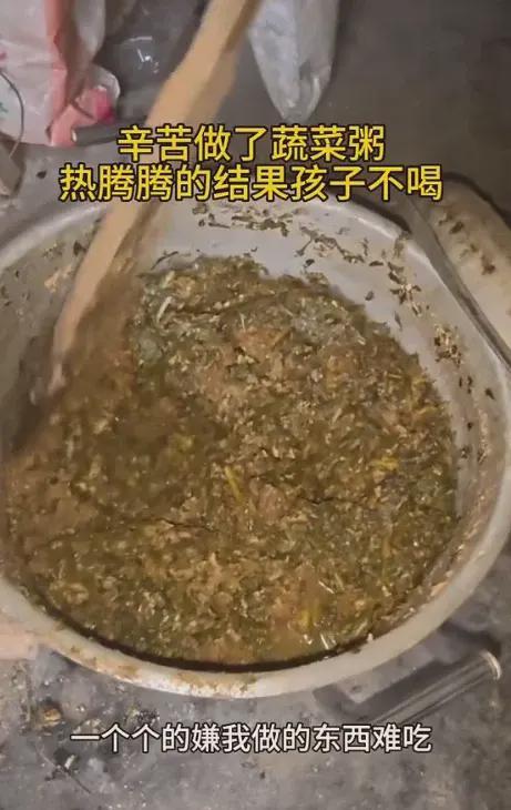 “狠掐人中才没被气晕”，家长用廉价中式蛋糕给儿子过生日，被嫌太寒酸(图4)