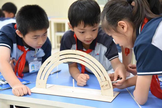 学生给学校打9.99分：“留下那0.01分，不能骄傲”(图4)