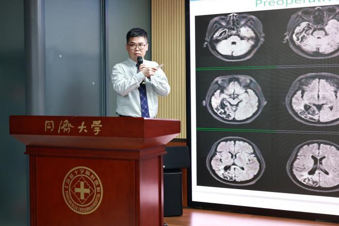 上海蓝十字脑科医院精准施救 脑出血昏迷一年多小伙成功促醒