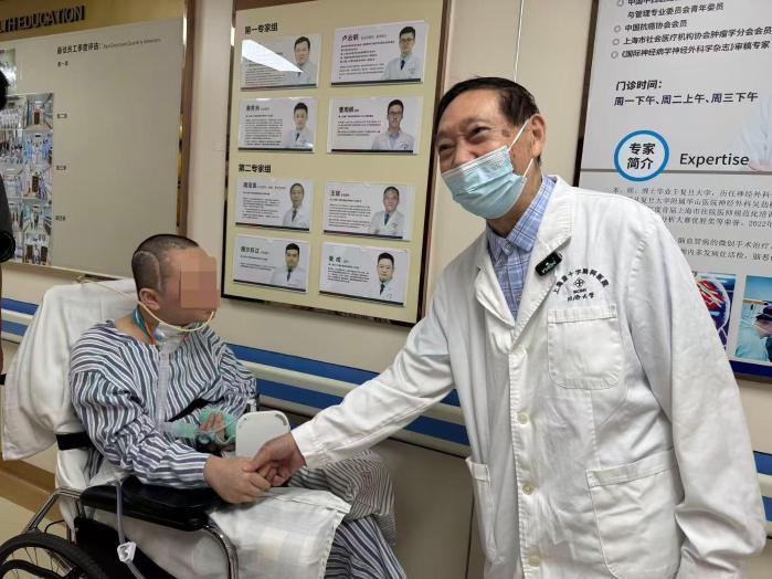 上海蓝十字脑科医院精准施救 脑出血昏迷一年多小伙成功促醒(图3)