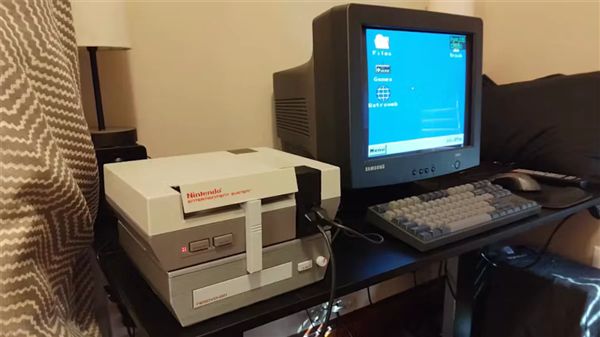 不用再翻出老主机了！网友把1985年的NES跑成了电脑：能玩Doom(图4)